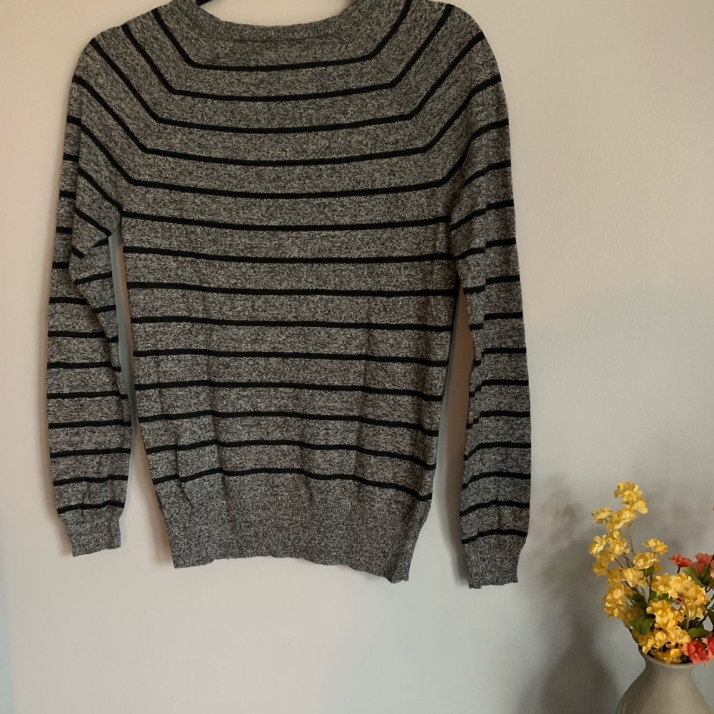 Women’s Mossimo sweater - Picture 2 of 7
